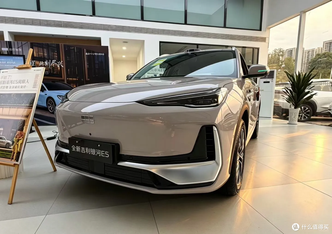 10万级纯电还能这么卷?新款银河E5换后驱+800V,这性价比没谁了