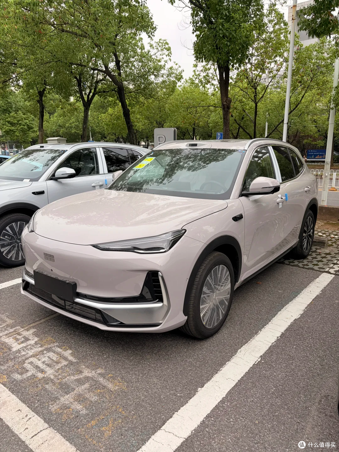 10万级纯电还能这么卷?新款银河E5换后驱+800V,这性价比没谁了