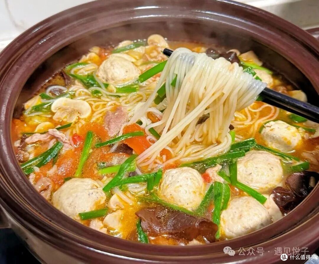 下班不知道吃什么，就这样一锅煮吧，简单又鲜香
