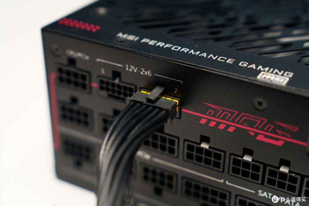 微星 MPG Ai1300TS PCIE5 月神:面向下一代旗舰的稳定供电方案