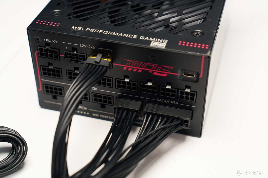微星 MPG Ai1300TS PCIE5 月神:面向下一代旗舰的稳定供电方案