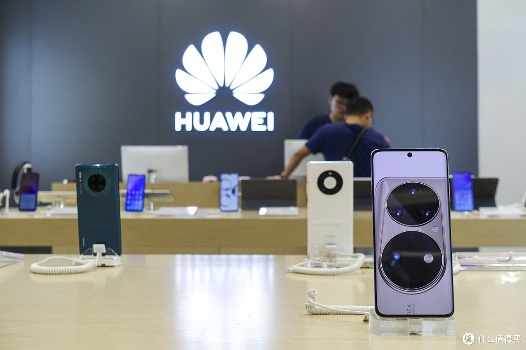Mate90存储规格曝光:标准版全系12GB,RS非凡大师内存降至16GB!