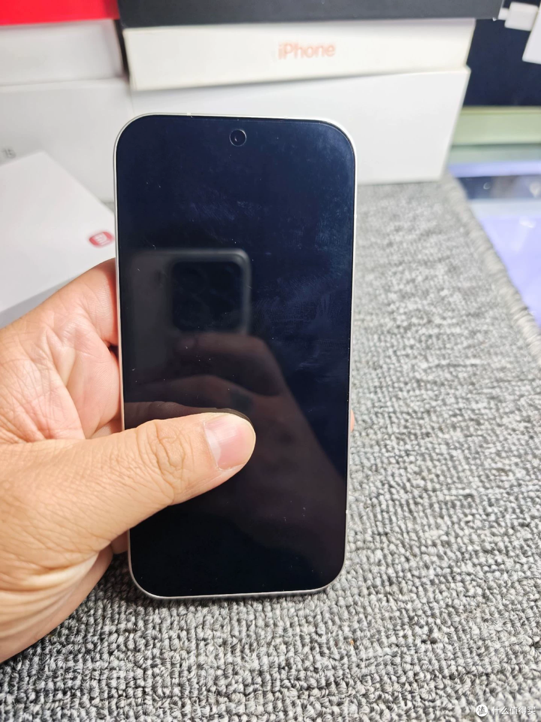 小米17 Pro卖899元,比它自己一块屏还便宜