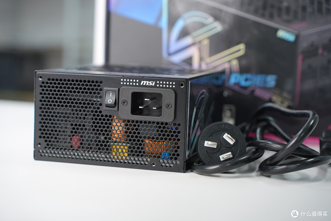 旗舰主机的定心丸！微星 MPG Ai1300TS PCIE5 月神电源