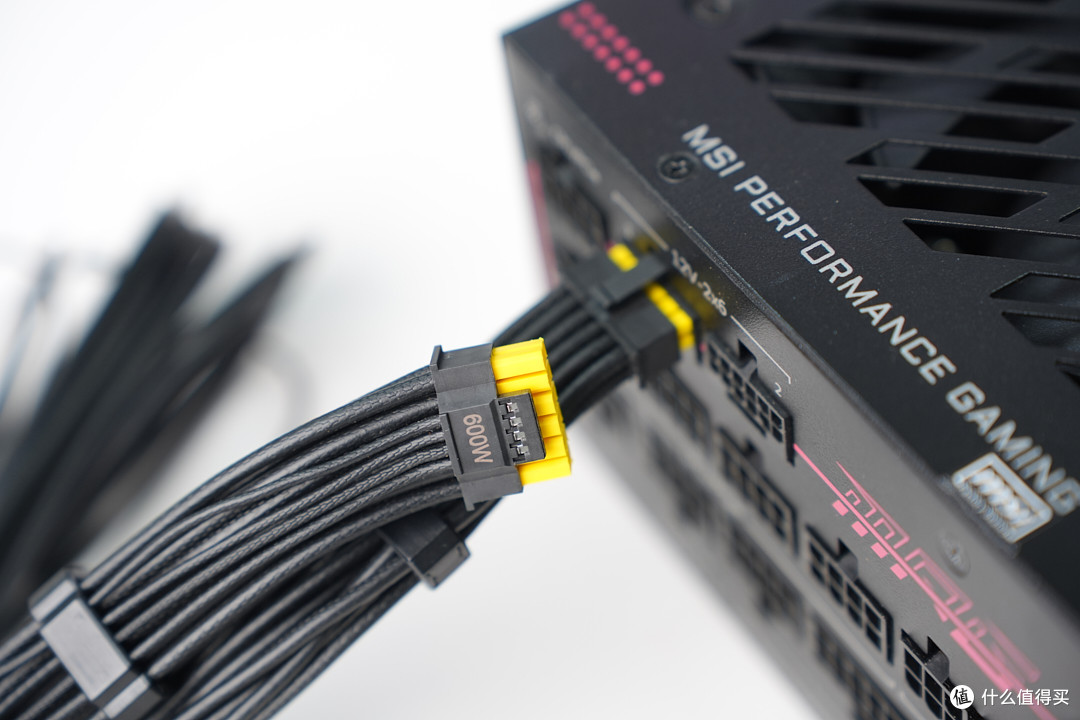 旗舰主机的定心丸！微星 MPG Ai1300TS PCIE5 月神电源