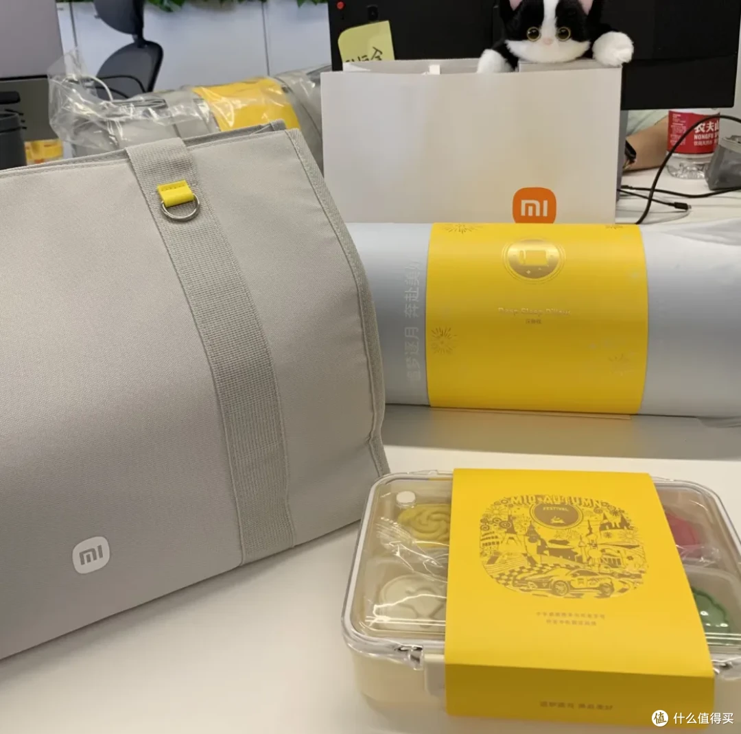 大量小米中秋礼盒流入闲鱼!内含“追梦”深睡枕,全套100多块