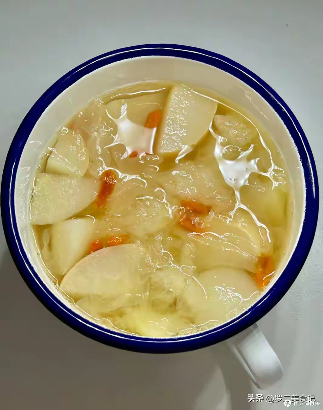 秋季润燥食谱:银耳雪梨羹与桂花糯米藕