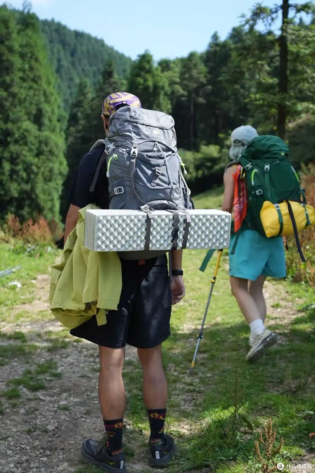 徒步新手最容易踩的坑:登山包买大买小都难受,看完这篇就知道了
