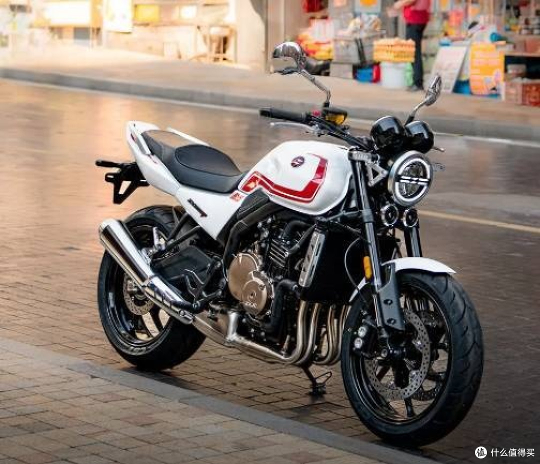 女生摩托车,张雪500F,春风,无极,怎么选?