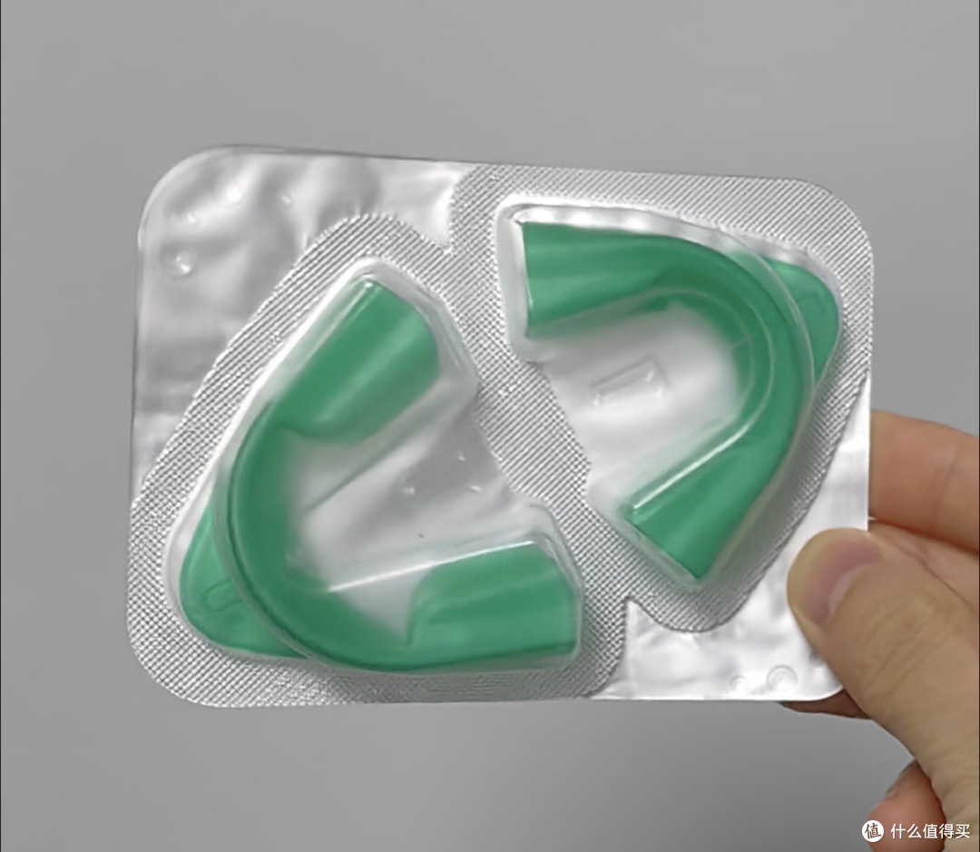 别再买美白牙膏了!牙医说真正有效的牙齿美白,就这两招