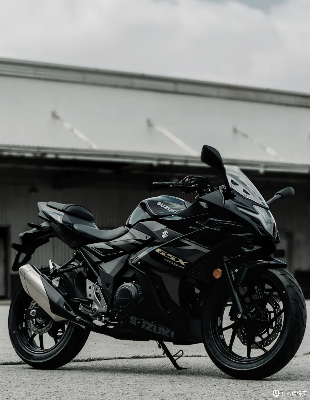 GSX250R:新手仿赛的容错保障