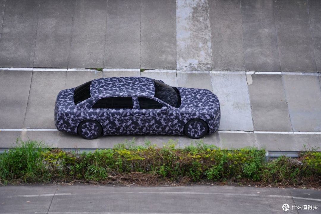 不装了!比亚迪仰望旗舰轿车谍照曝光,200万元市场国产豪车旗舰