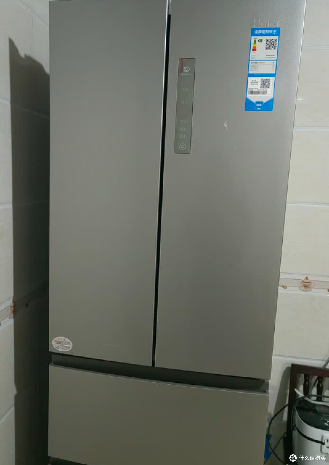 海尔335L冰箱，适合希望容量适中、同时厨房空间有限的家庭