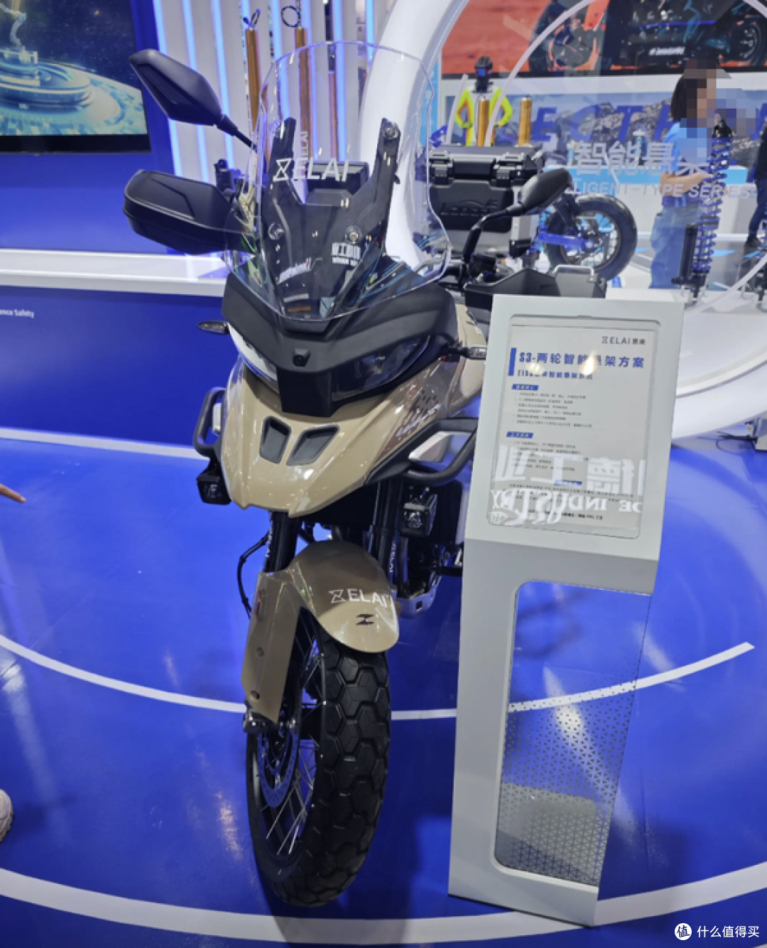 张雪820X正式上市!46800和57800差1.1万,到底多了什么?