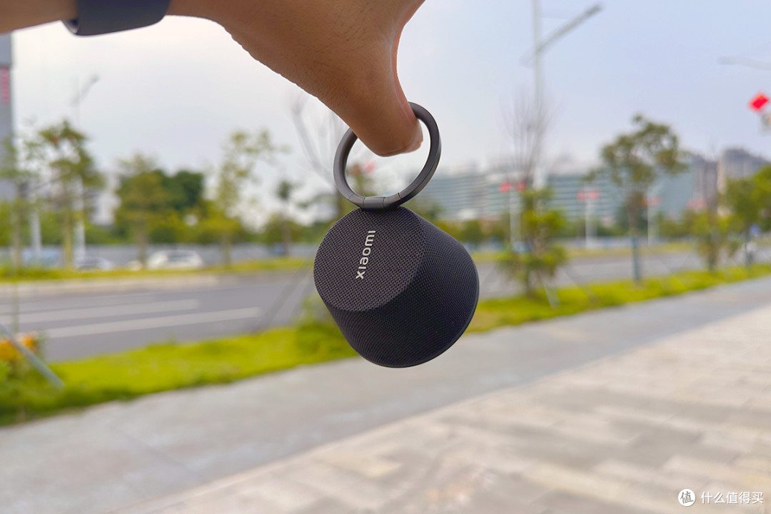 小米磁吸便携小音箱,贴上手机就能随心听