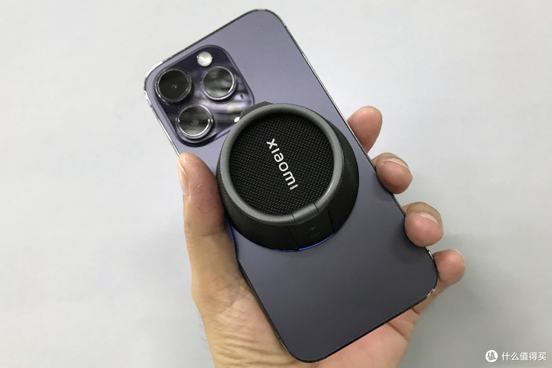 小米磁吸便携小音箱,贴上手机就能随心听