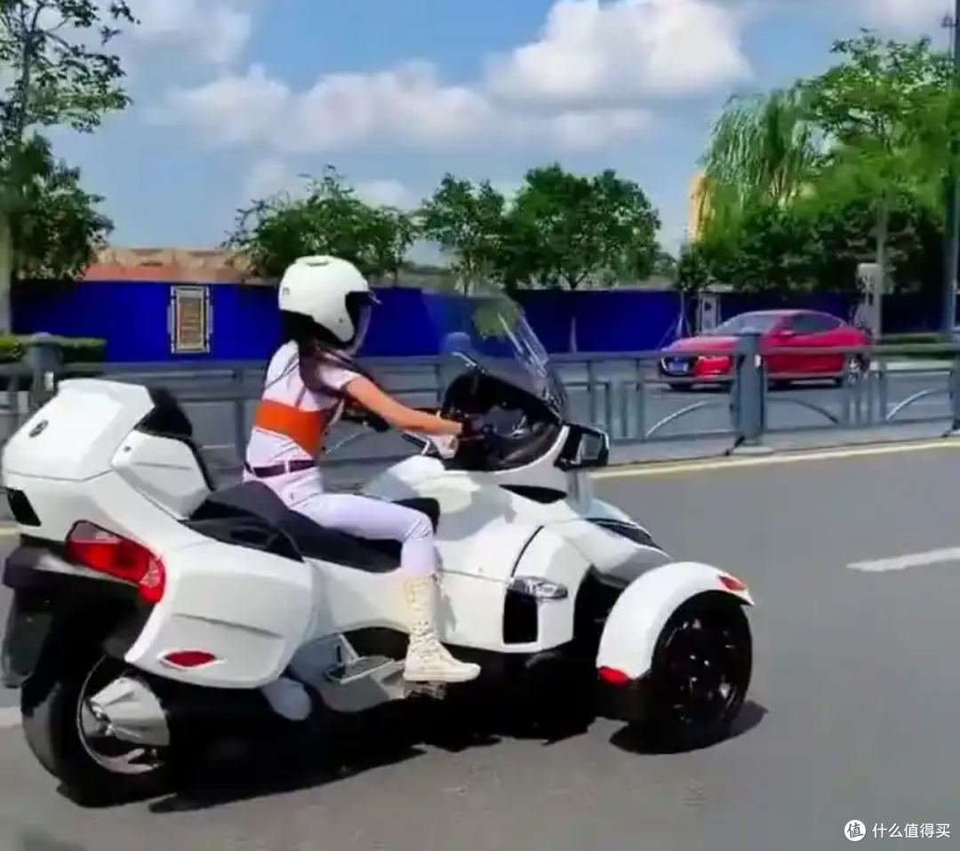 放弃汽车选摩托,是刚需还是成年人的大玩具?