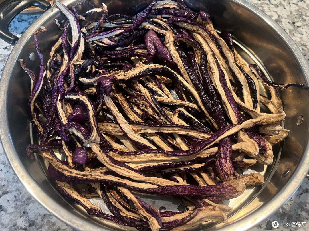 又到一年晒菜季，这4种菜抓紧晒，便宜量大，冬天炖肉吃，太香了