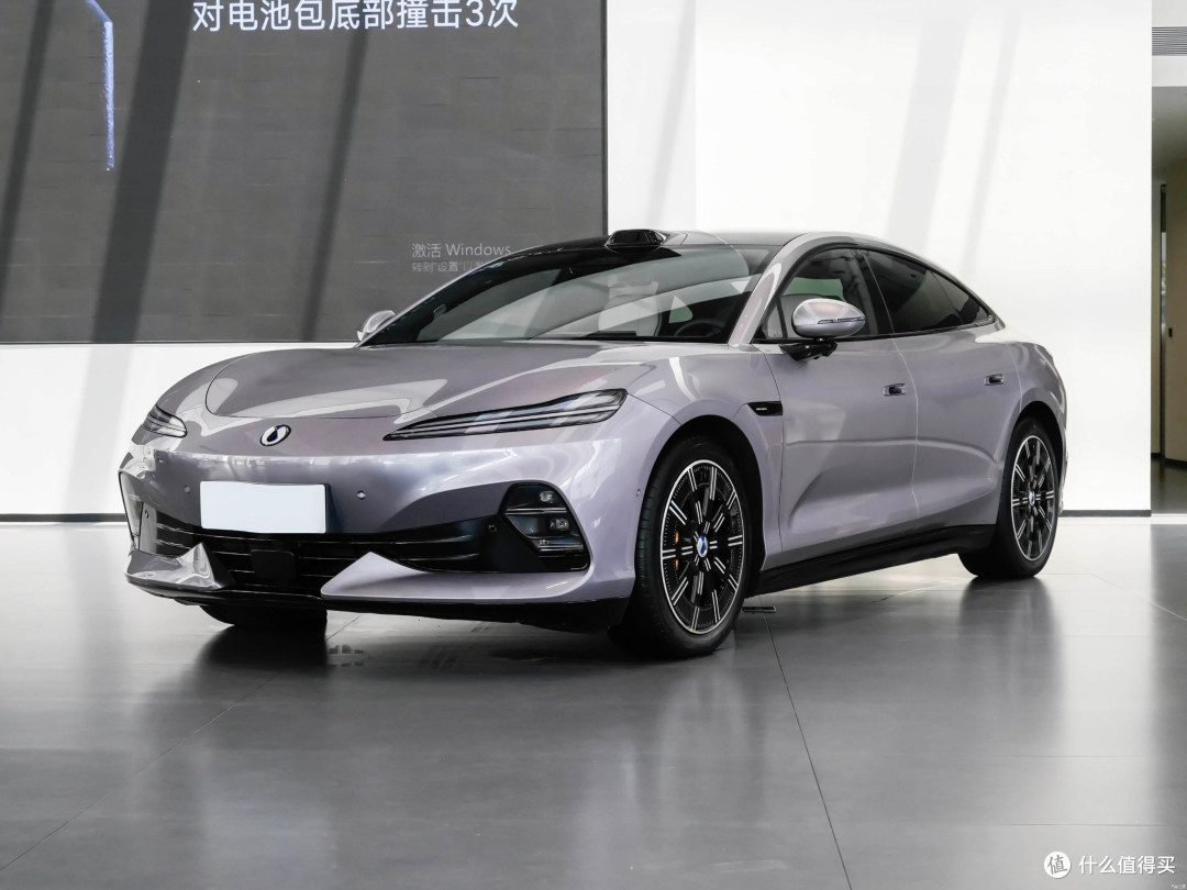 预售31.98万被骂,上市直接25.58万:腾势Z9S,不只是冲着小米SU7