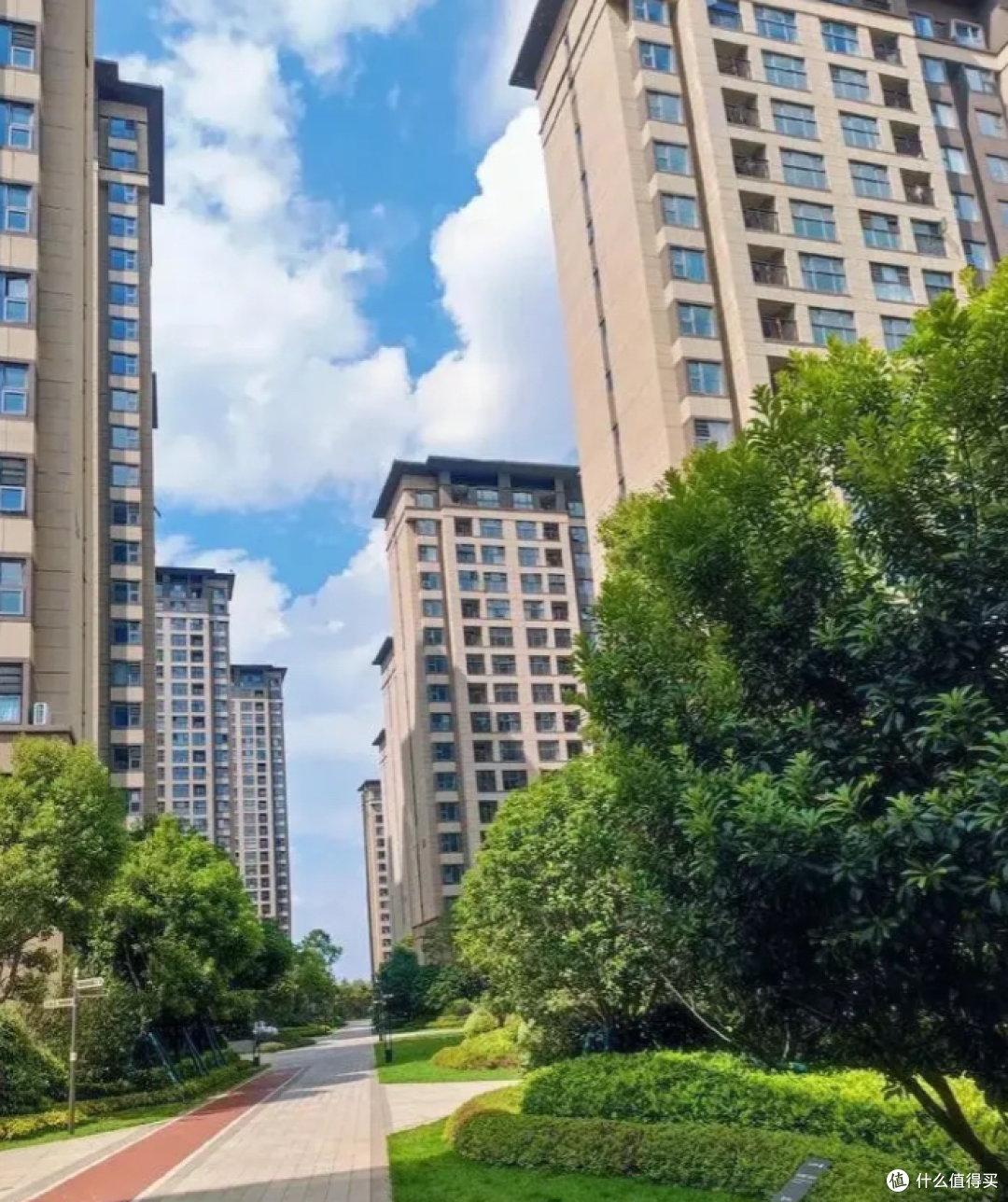 “再傻不买顶楼”?都说顶楼不能买,为什么还有人专门选顶楼?