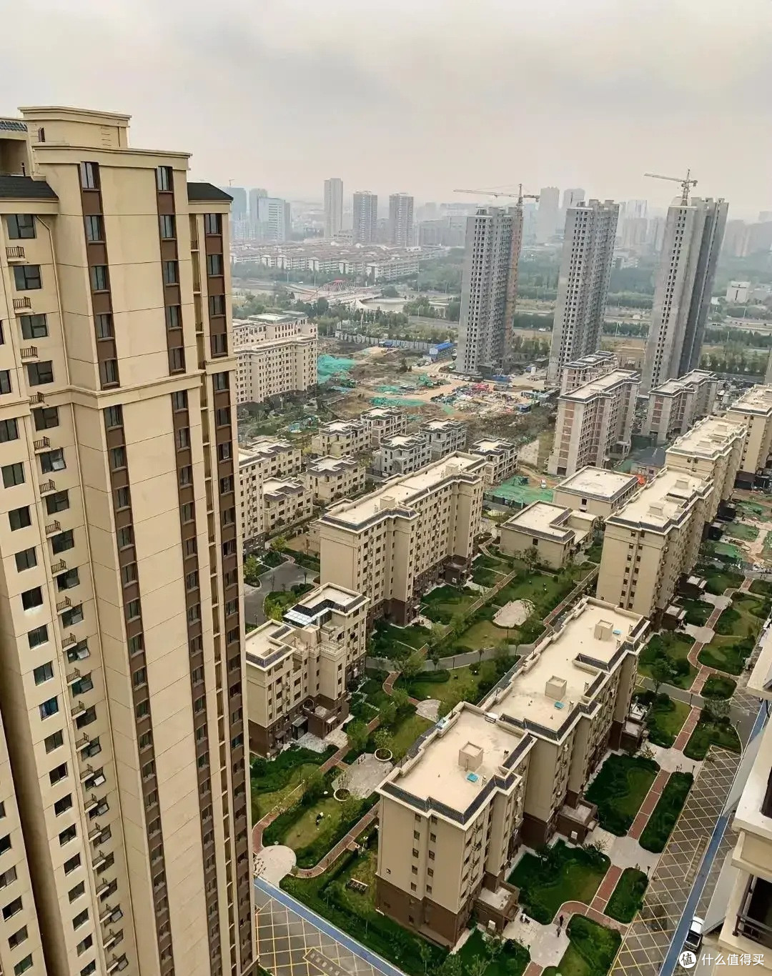 “再傻不买顶楼”?都说顶楼不能买,为什么还有人专门选顶楼?