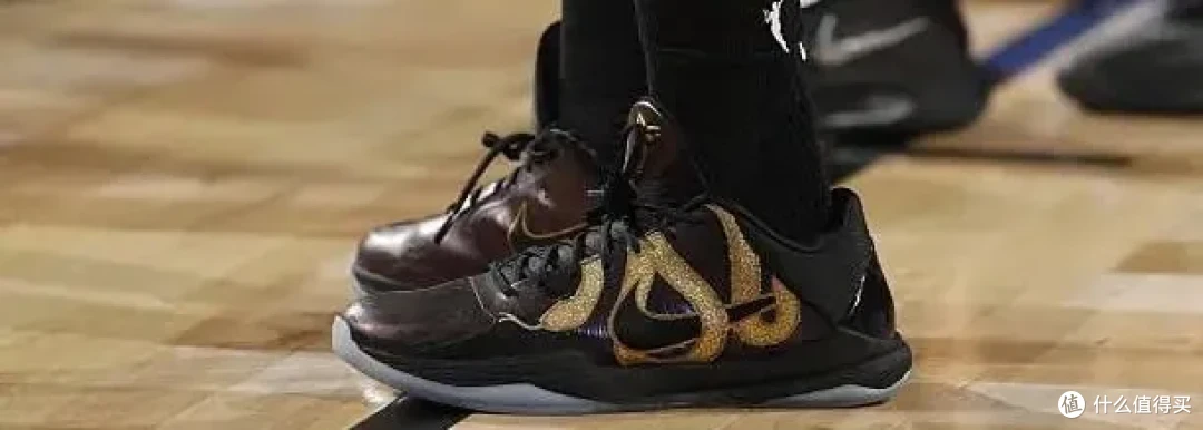 【WNBA每日上脚】克拉克1代开窍了?最像科比球鞋配色来袭!