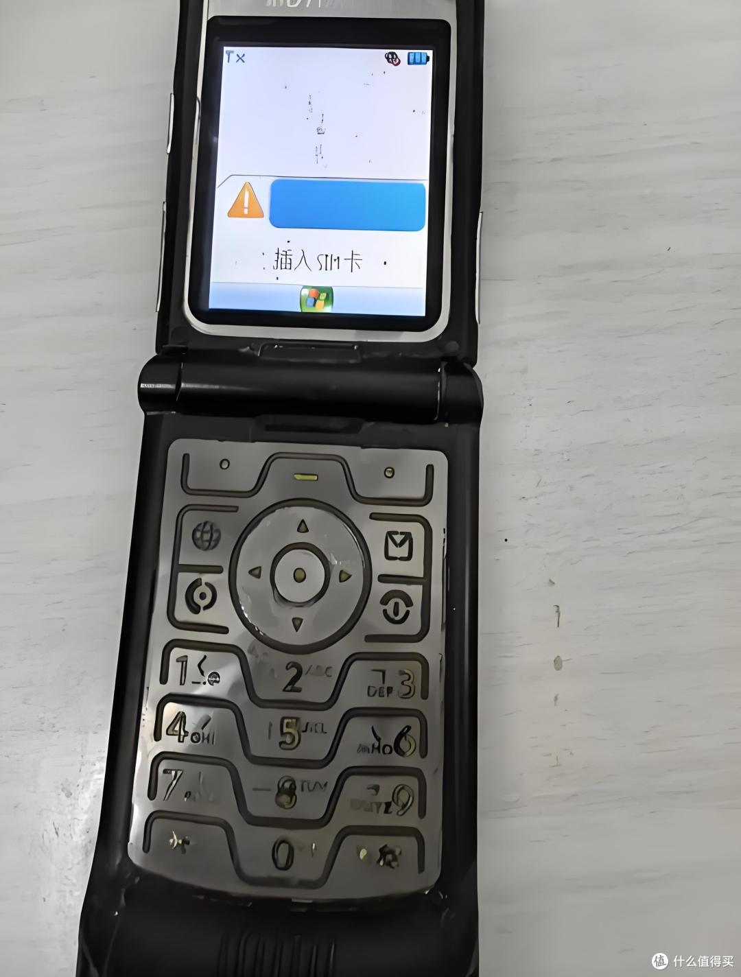 摩托罗拉V3:那把划开手机时代的刀锋,和它的1.3亿个信徒