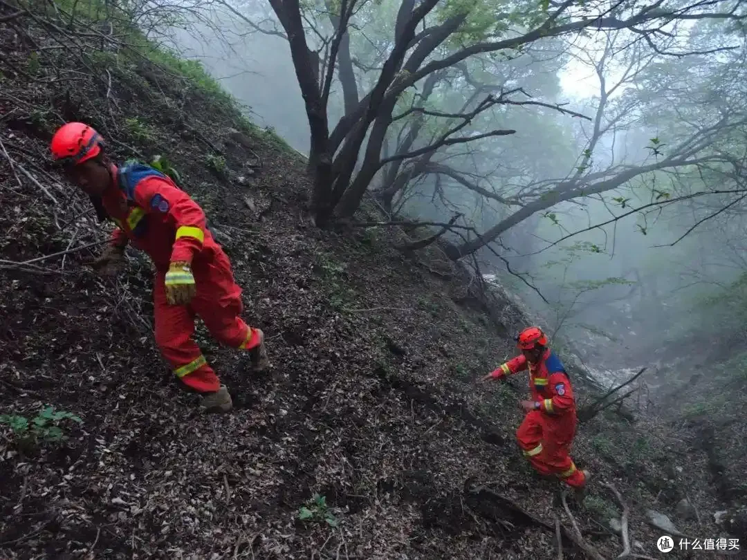 山野备忘录|六旬夫妻被困大顶山,手机快没电让救援拖了11小时