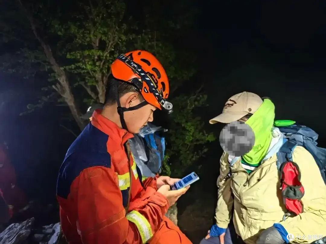 山野备忘录|六旬夫妻被困大顶山,手机快没电让救援拖了11小时