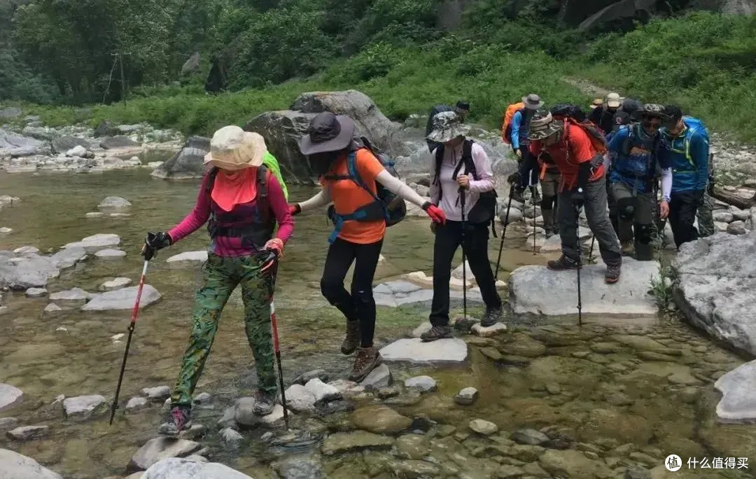 山野备忘录|六旬夫妻被困大顶山,手机快没电让救援拖了11小时