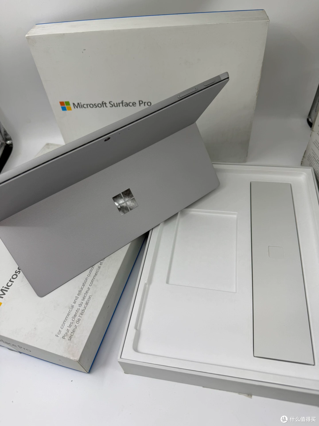 Surface Pro5 卖350到1688元,低档是键盘
