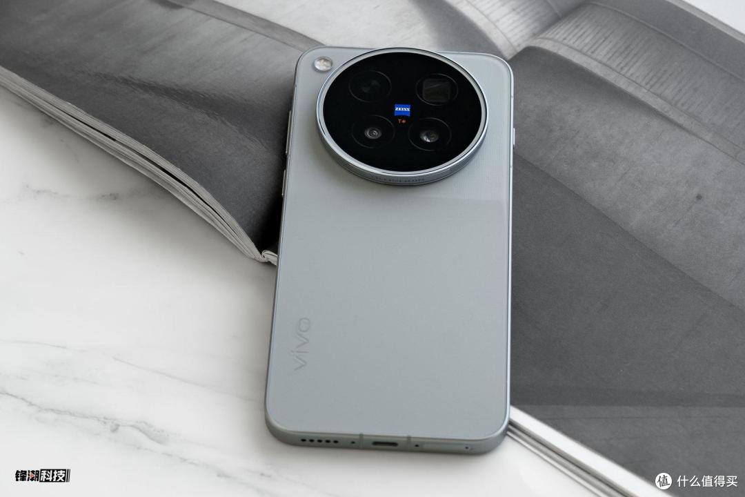 10 月三家旗舰横评:小米 18 Pro、vivo X500、OPPO Find X10