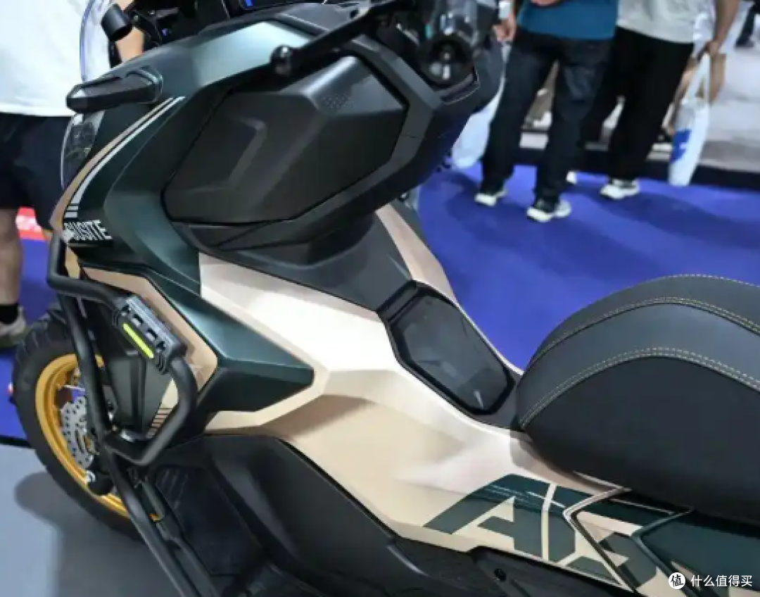 古思特AGV-S250,250级跨界踏板,城乡通勤轻穿越全能手