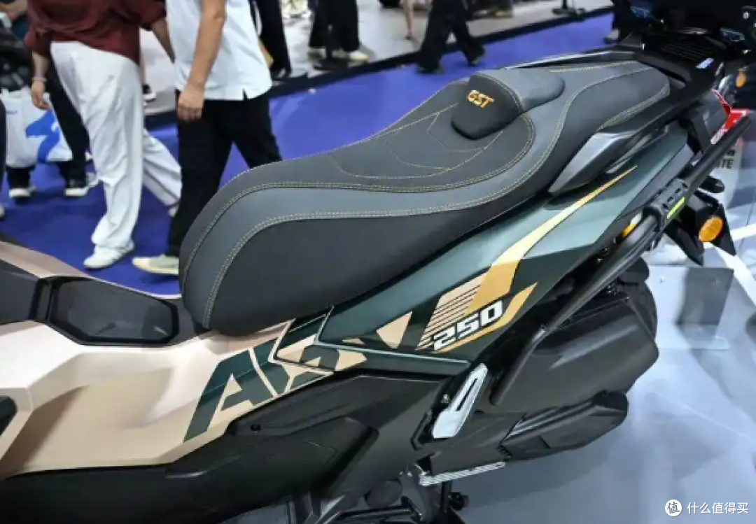 古思特AGV-S250,250级跨界踏板,城乡通勤轻穿越全能手