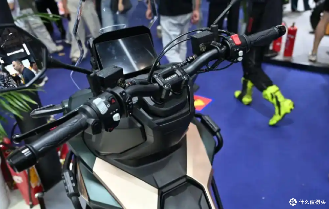古思特AGV-S250,250级跨界踏板,城乡通勤轻穿越全能手