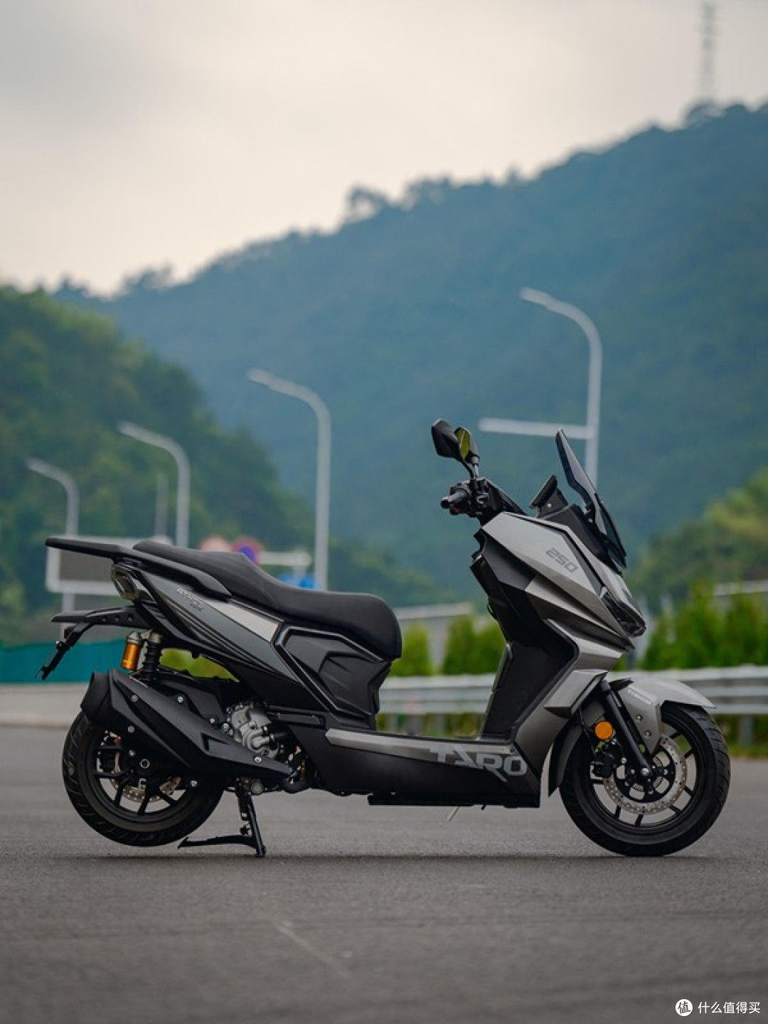 台荣荣250F,两万内最强平踏,家用摩旅全能兼顾