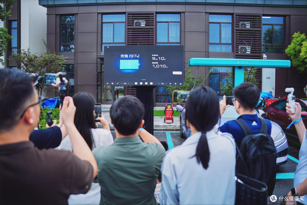 比亚迪第2000座高速闪充站落成 双节出行补能无忧