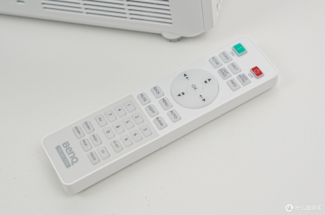 告别灯泡机:明基 LH655C 激光投影仪评测,4000 流明不用拉窗帘