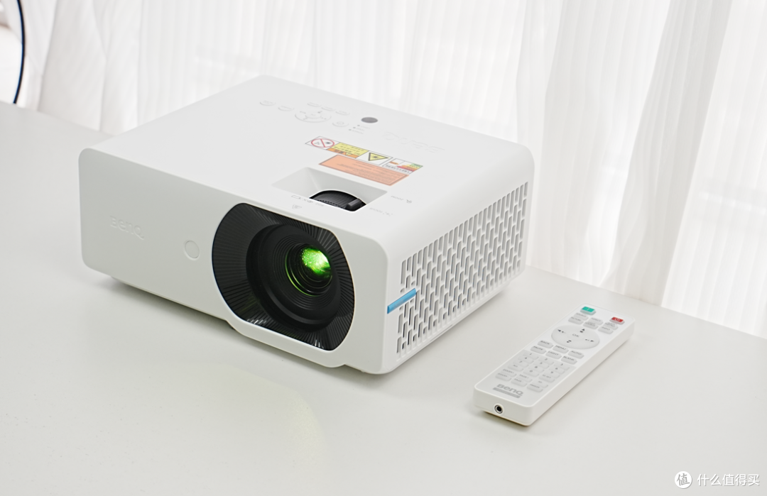 告别灯泡机:明基 LH655C 激光投影仪评测,4000 流明不用拉窗帘