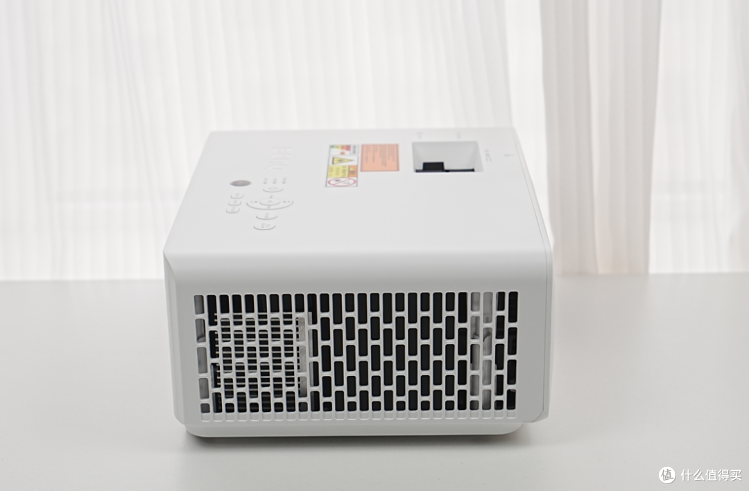 告别灯泡机:明基 LH655C 激光投影仪评测,4000 流明不用拉窗帘