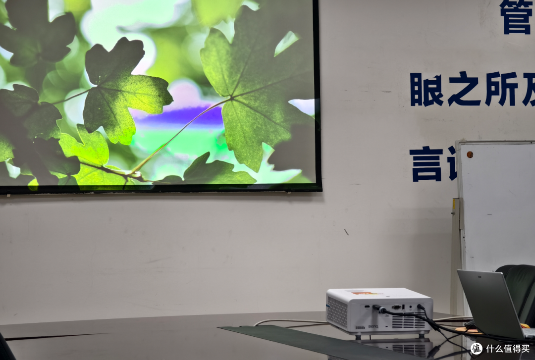 告别灯泡机:明基 LH655C 激光投影仪评测,4000 流明不用拉窗帘