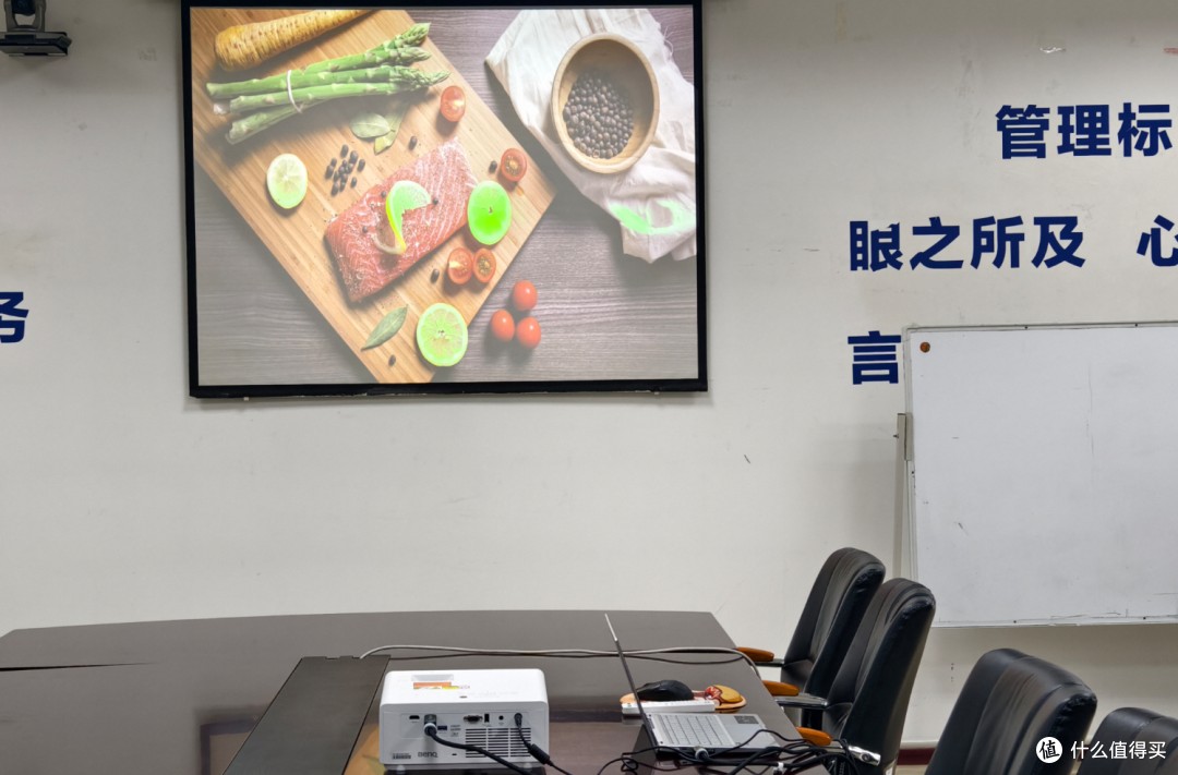 告别灯泡机:明基 LH655C 激光投影仪评测,4000 流明不用拉窗帘