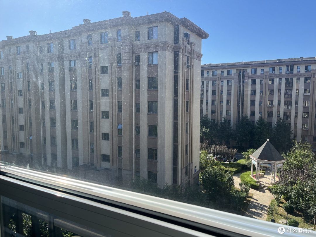 亲戚都不走动了,长辈还催我打扫,没想到擦玻璃才是最解压的活