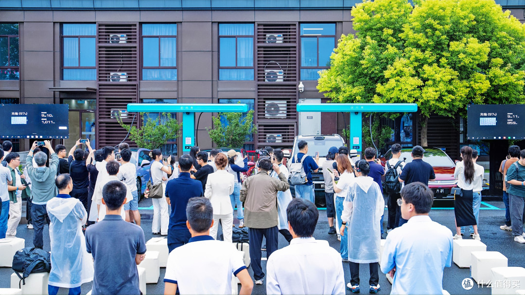 闪充网络织密高速干线 长途补能如加油般省心