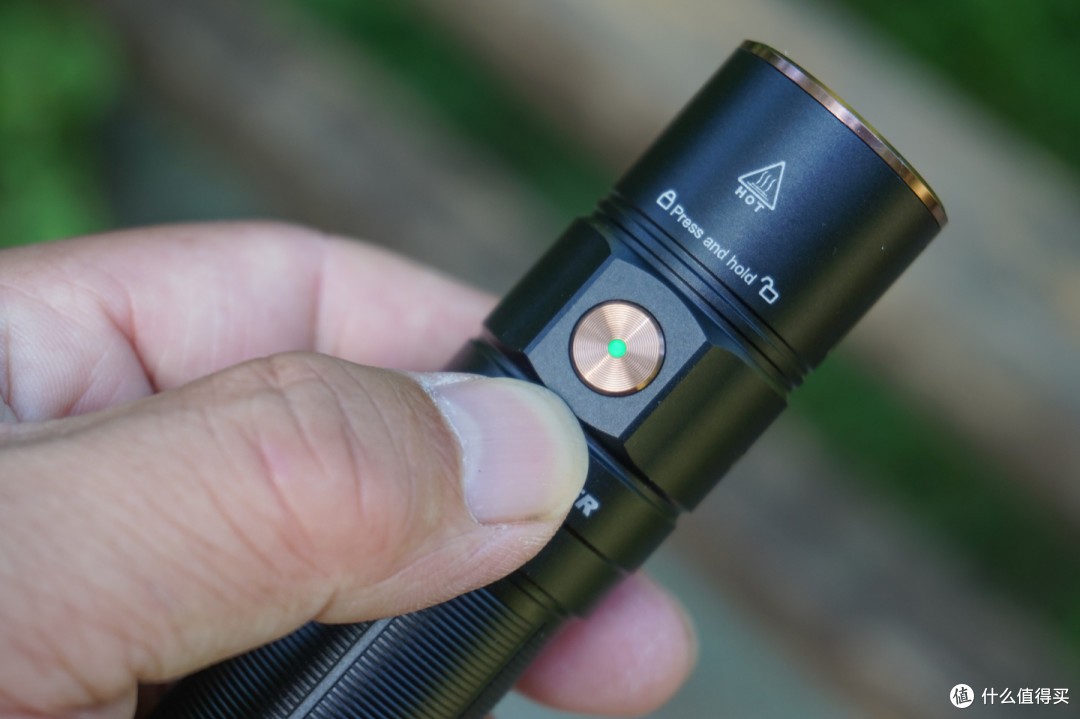 暴力小直FENIX K35R，3200流明430米远射上手测评