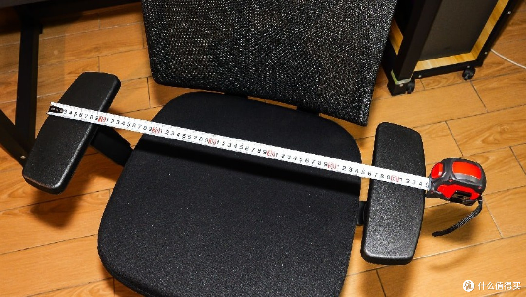 399 元的人体工学椅,真能把腰"托住"吗?夏草木 Fit CC 深度体验