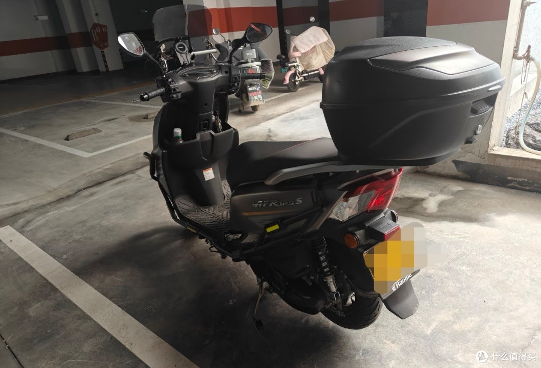 豪爵AFR125|选125cc代步踏板摩托车,制动安全优先看