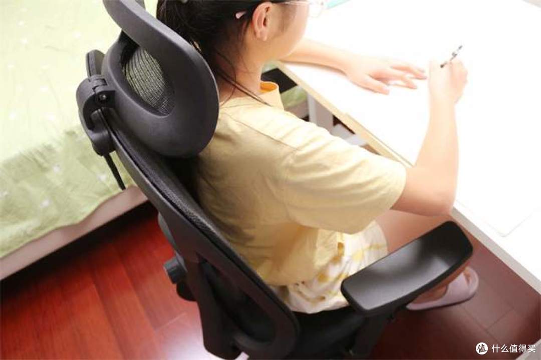 别乱买工学椅！夏草木 Fit CC，把万元级护腰技术打下来了