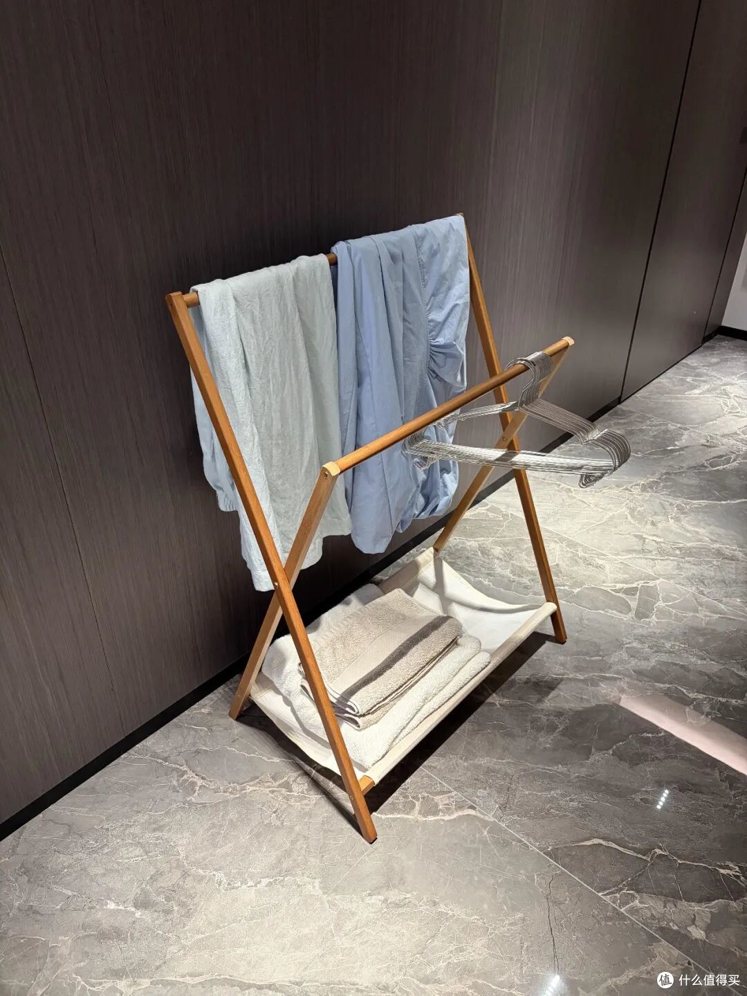回家脱下来的衣服放哪里?懒人的收纳方法来了,这6个都很实用