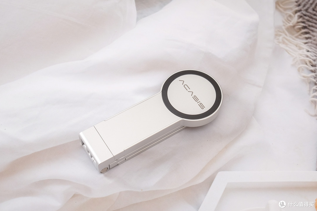 硬盘盒还能这么玩?阿卡西斯MS1上手:磁吸+支架+扩容,一物三用